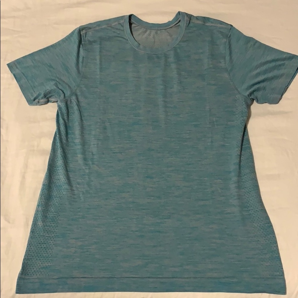 Lululemon Large Men’s vent shirt